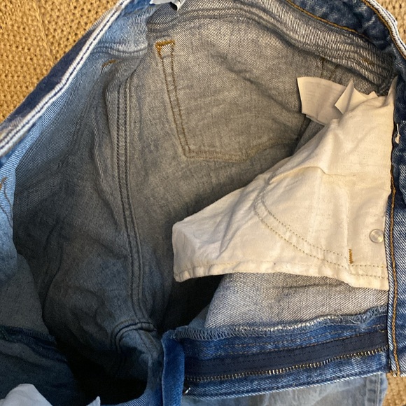 Abercrombie and Fitch High Rise Mom Jean - Picture 10 of 11